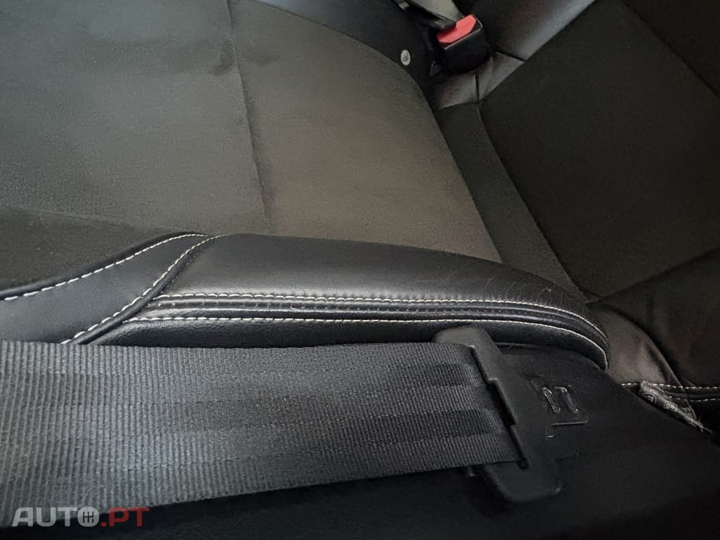 Volvo V40 2.0 D2 R-Design Momentum