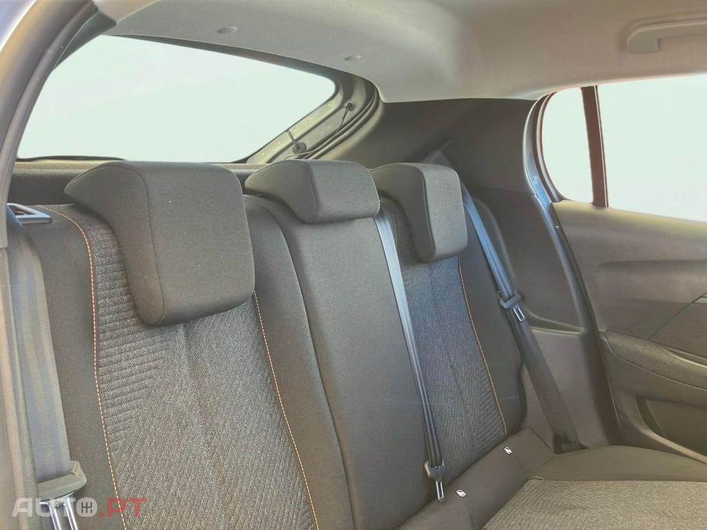 Peugeot 208 1.2 Hybrid Style e-DCS6