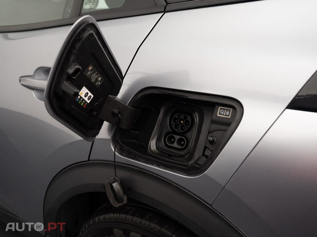 Peugeot E-2008 50 kWh Active Pack