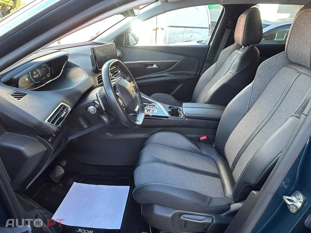 Peugeot 3008 1.6 Hybrid Allure e-EAT8