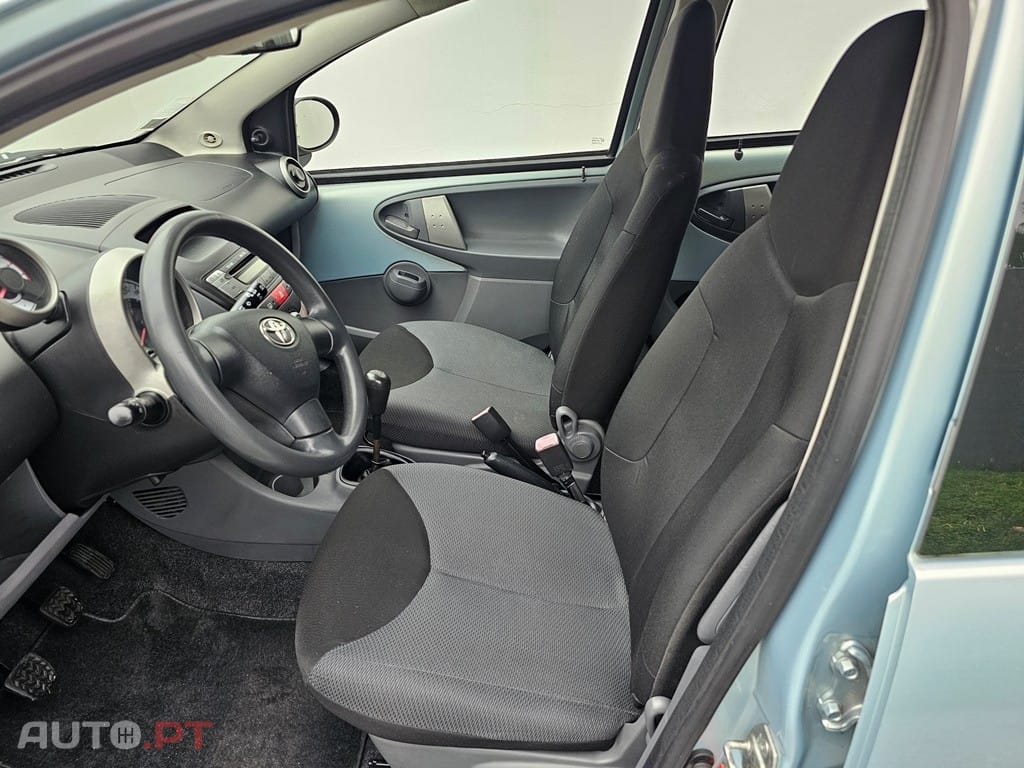 Toyota Aygo 1.0 + AC — fotografia 8