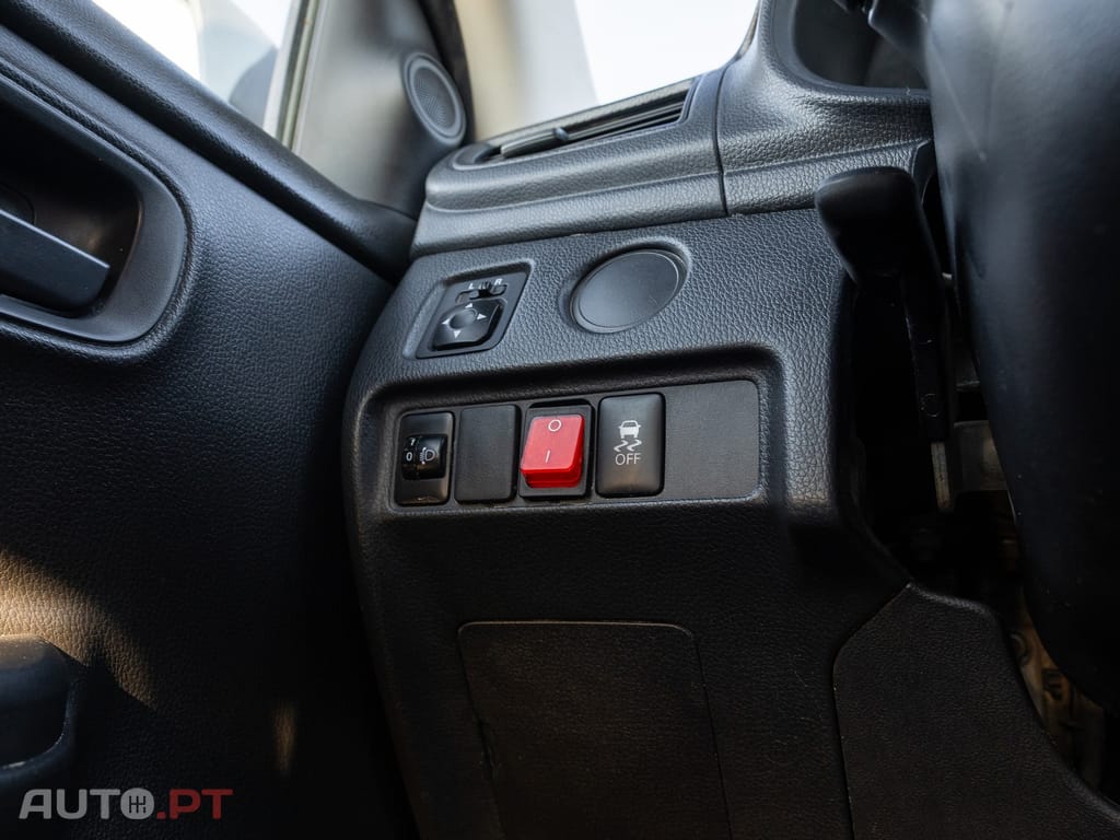 Mitsubishi L200 2.3 DI-D CD Invite 4WD