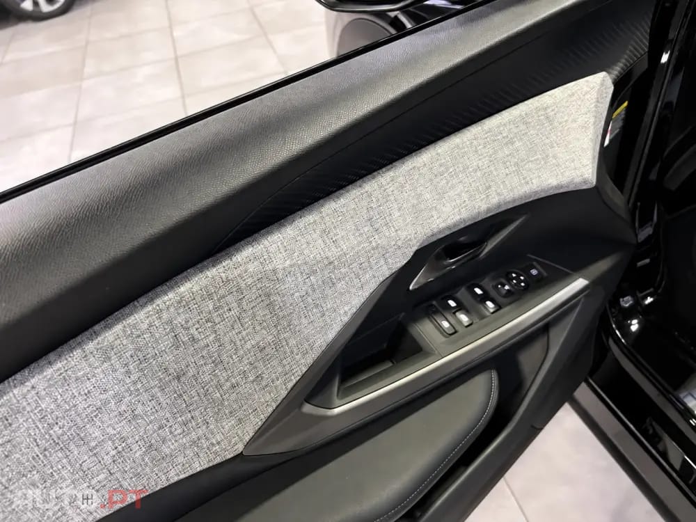 Peugeot 3008 1.2 Hybrid Allure e-DCS6
