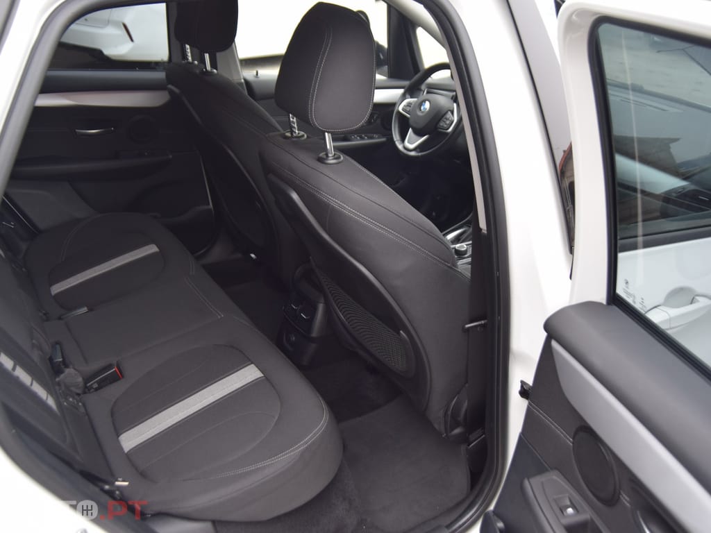 BMW 225 xe