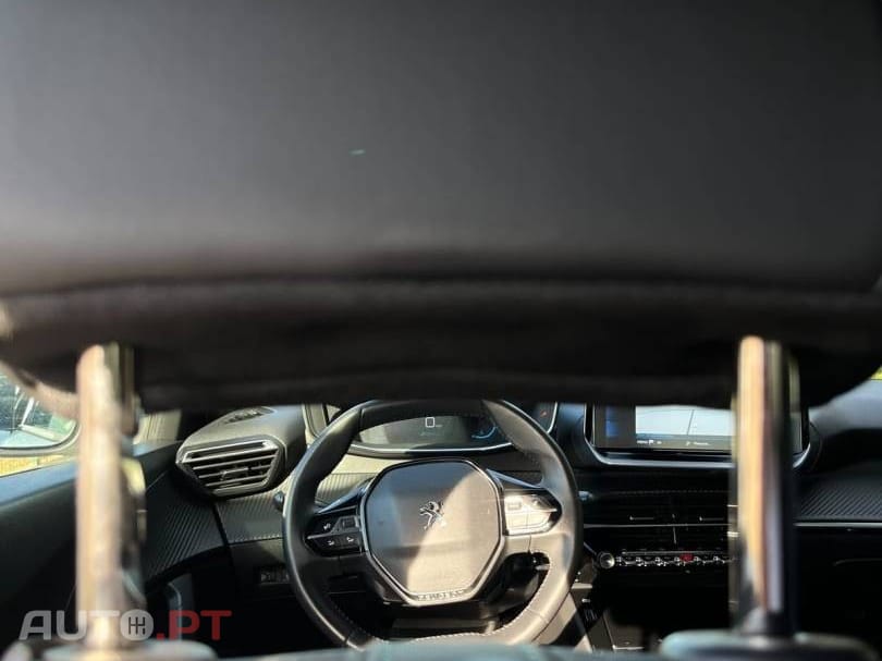 Peugeot 2008 1.2 PureTech Allure Pack