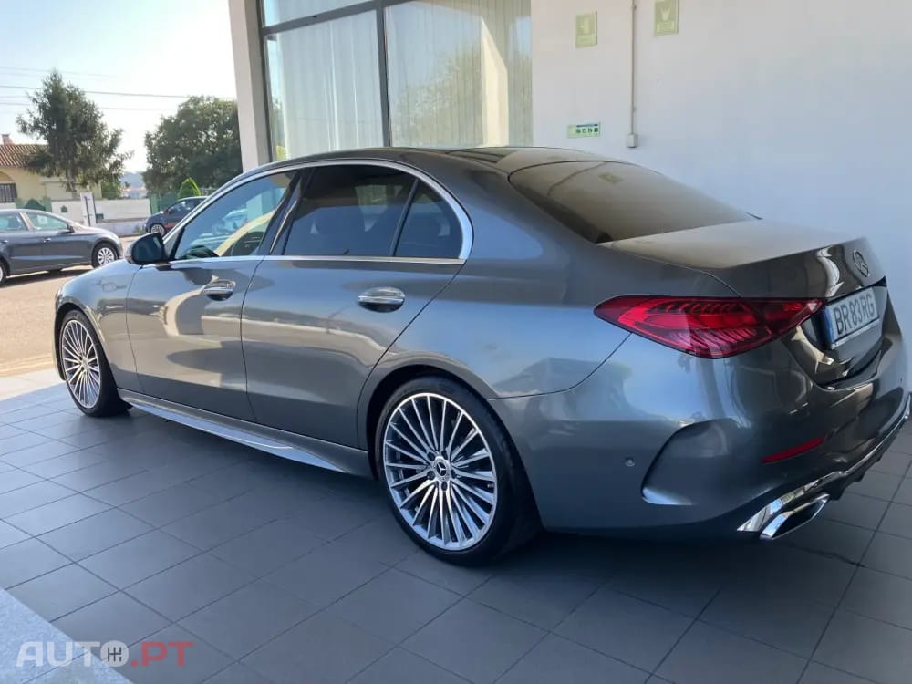 Mercedes-Benz C 180 BERLINA HB+AUTO AMG+360+PELE+J19