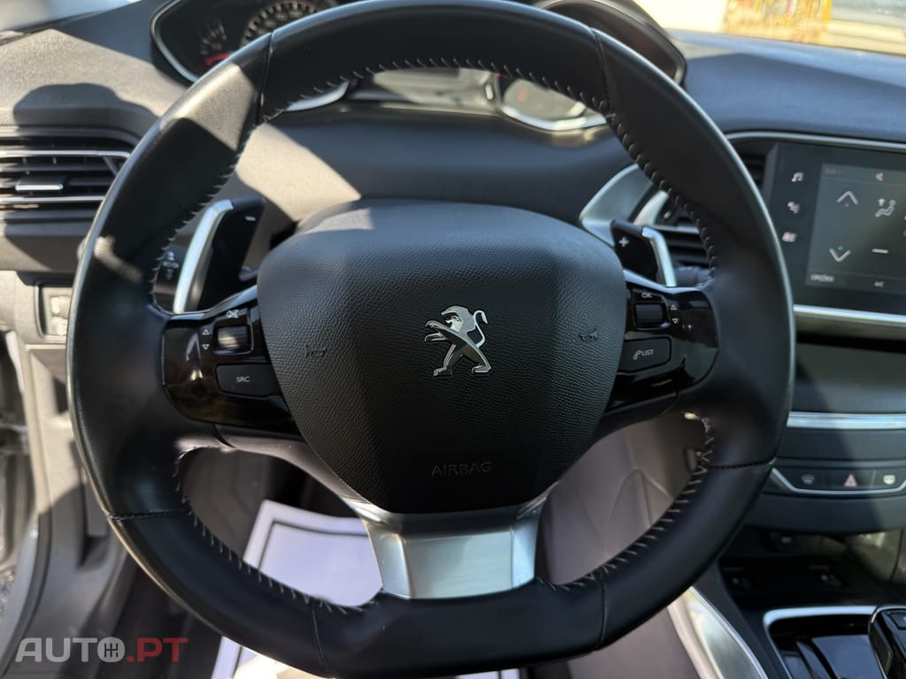 Peugeot 308 1.2 PureTech Allure EAT8