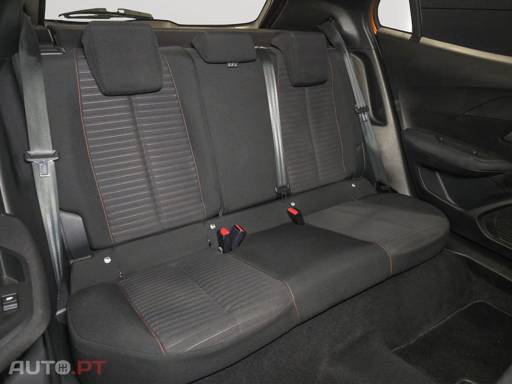 Peugeot 2008 1.2 PureTech Active Pack EAT8