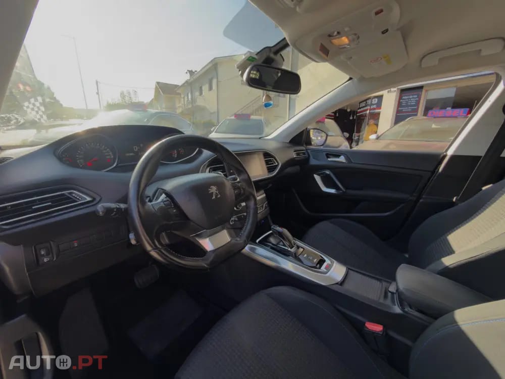 Peugeot 308 1.2 PureTech Allure EAT8