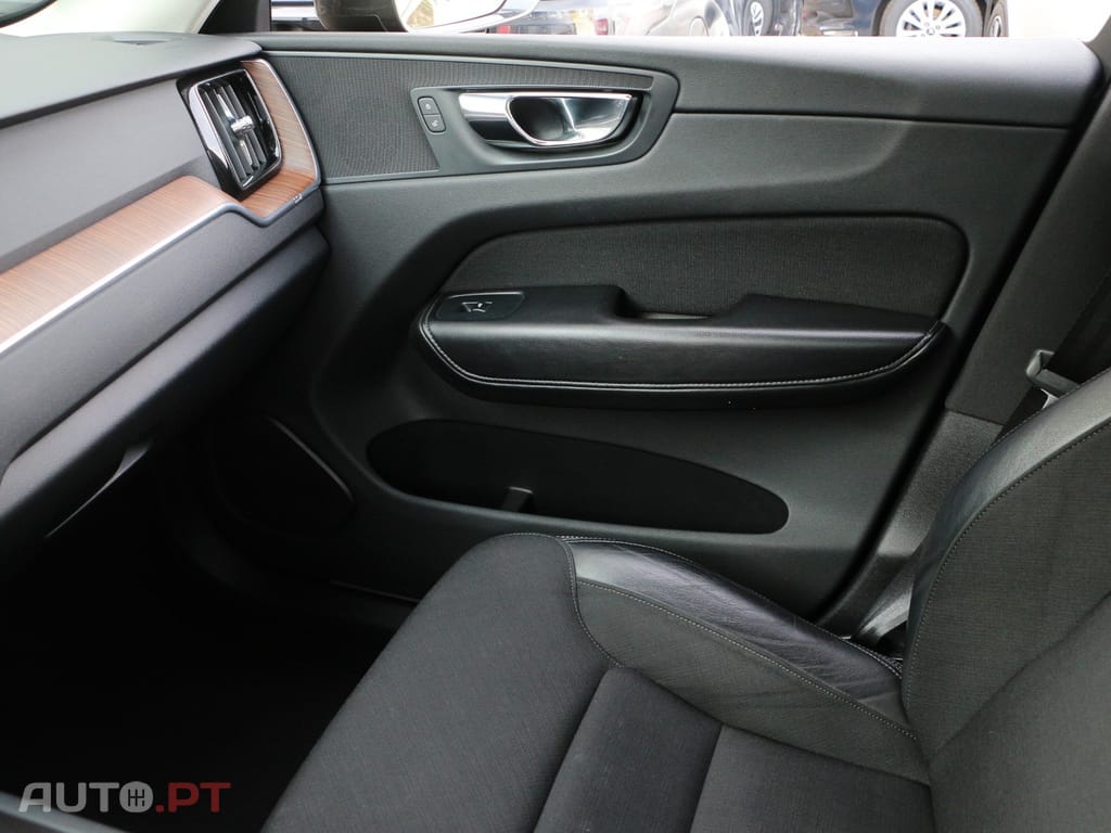 Volvo XC60 2.0 T8 PHEV Momentum AWD