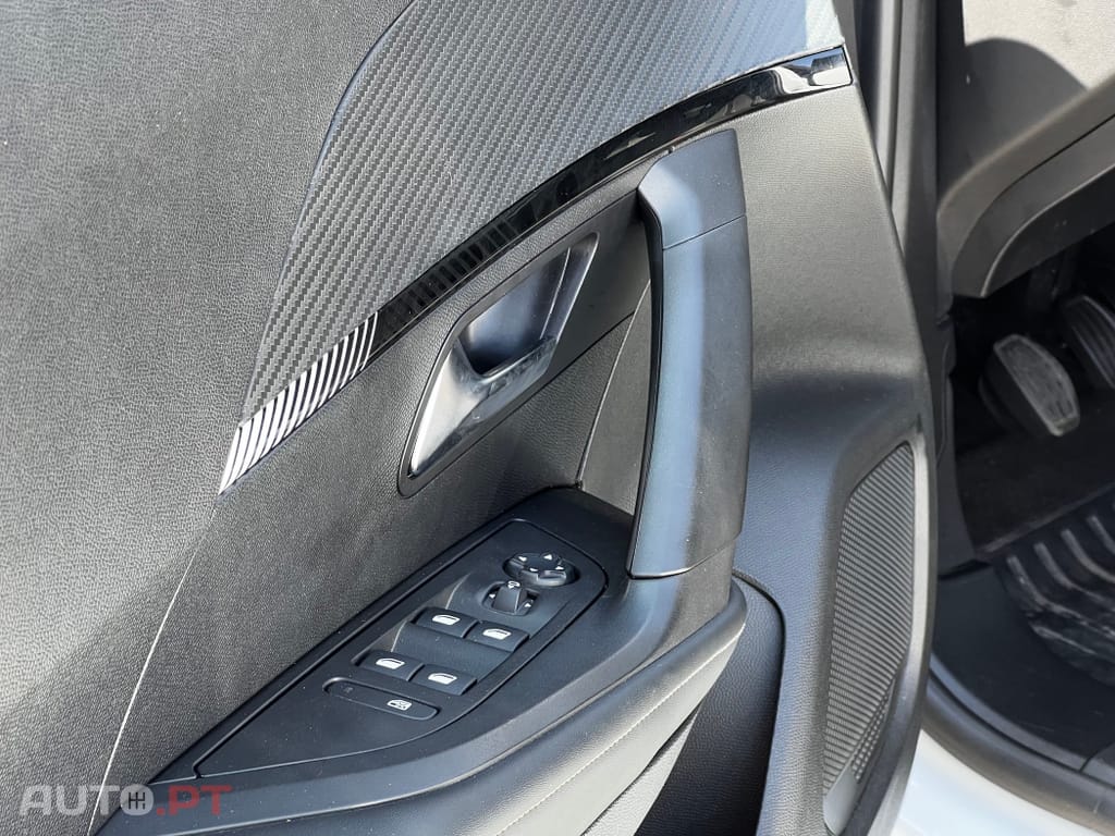 Peugeot 2008 1.2 PureTech Allure