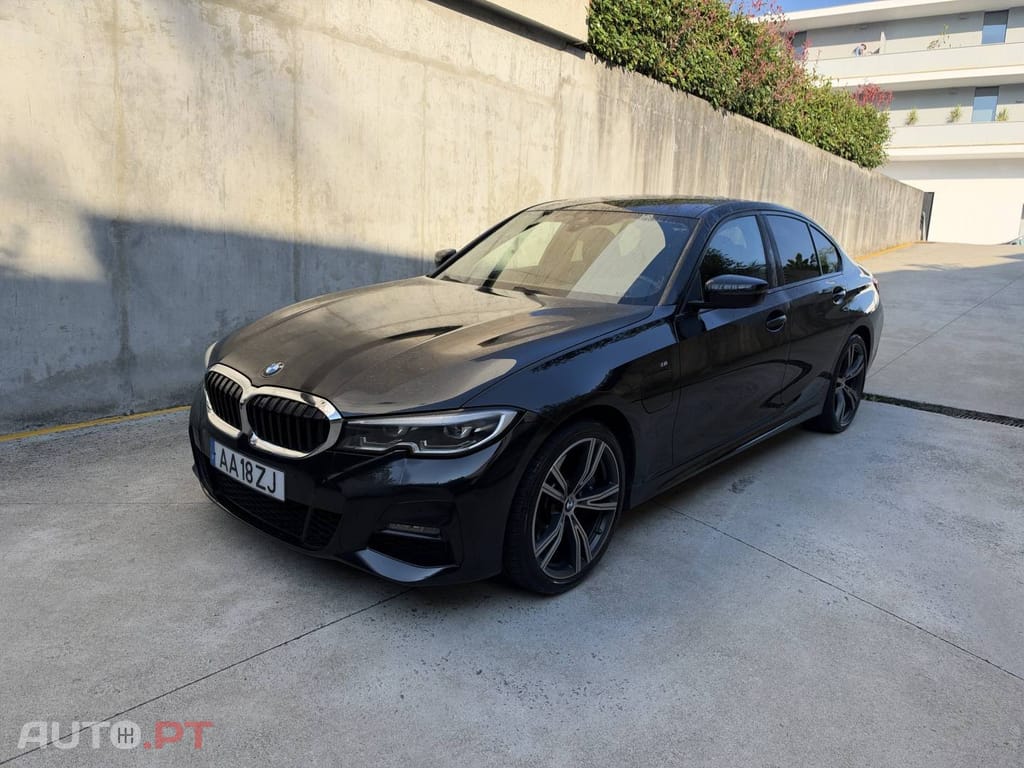BMW 330 e Pack Desportivo M Pro Auto
