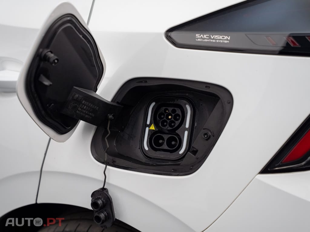 MG MG4 77 kWh Extended Range Luxury