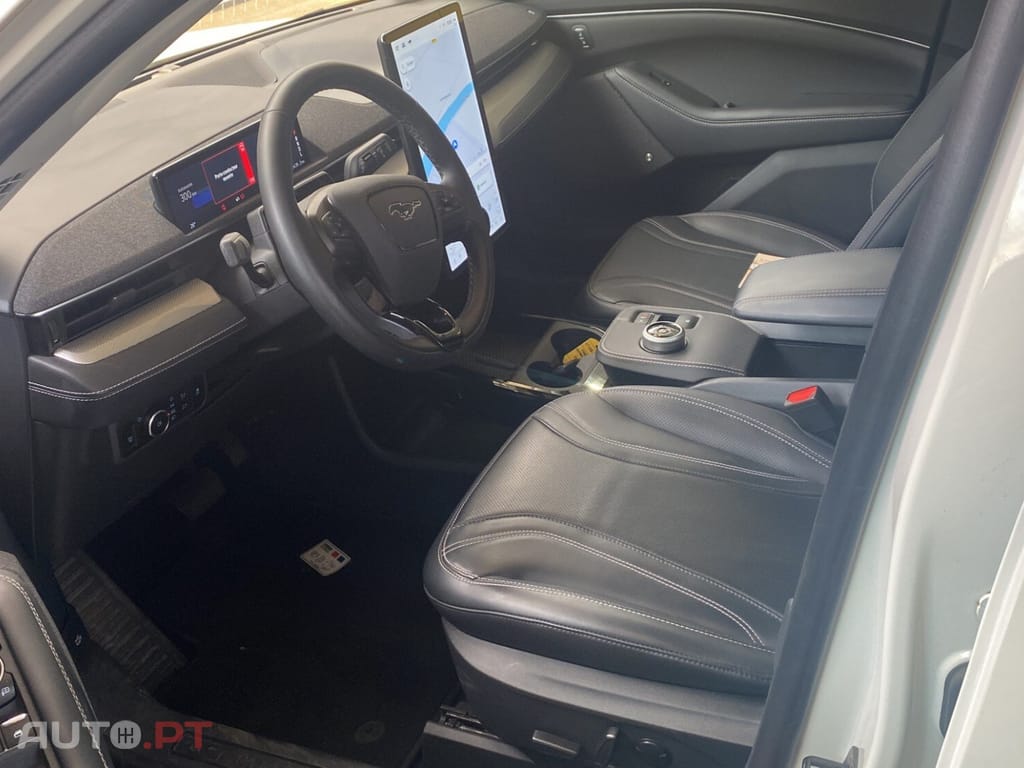 Ford Mustang Mach-E 75.7 kWh Base