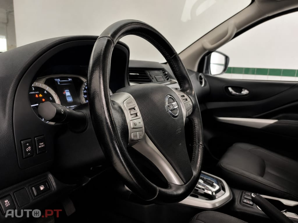 Nissan Navara 2.3 dCi CD 4WD Tekna Auto