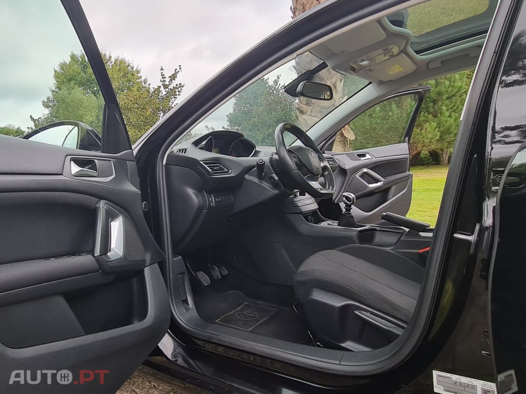 Peugeot 308 1.6 BlueHDi Allure J17