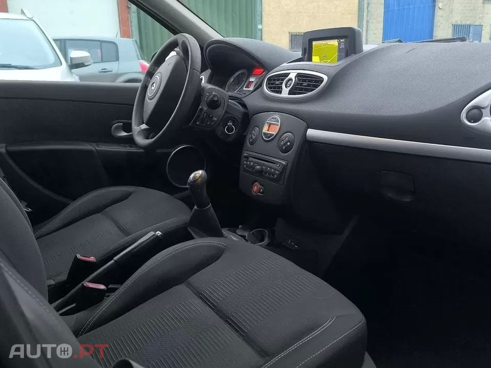 Renault Clio  1 2 16v 75 Tomtom Edition