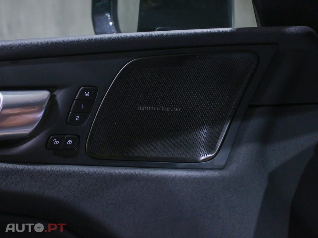 Volvo XC60 2.0 T6 PHEV Plus Dark AWD