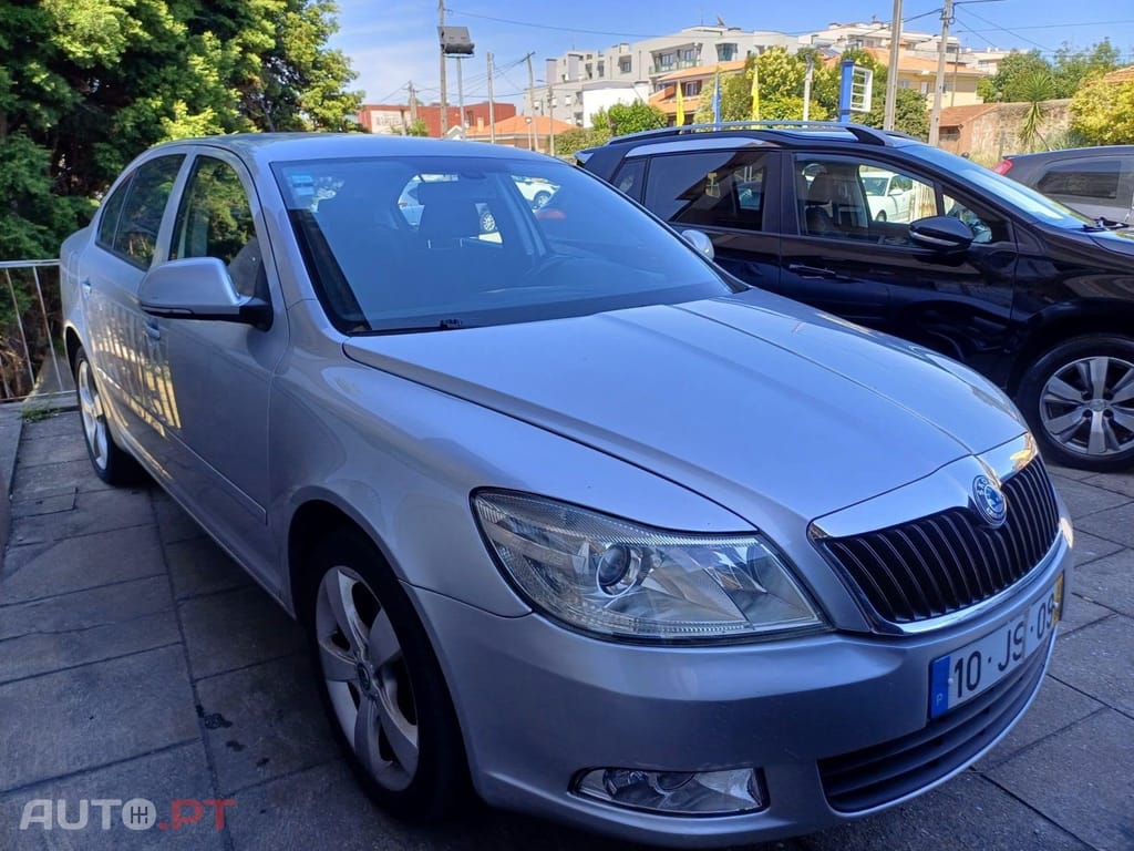 Skoda Octavia 1.6 TDI Ambiente — fotografia 3