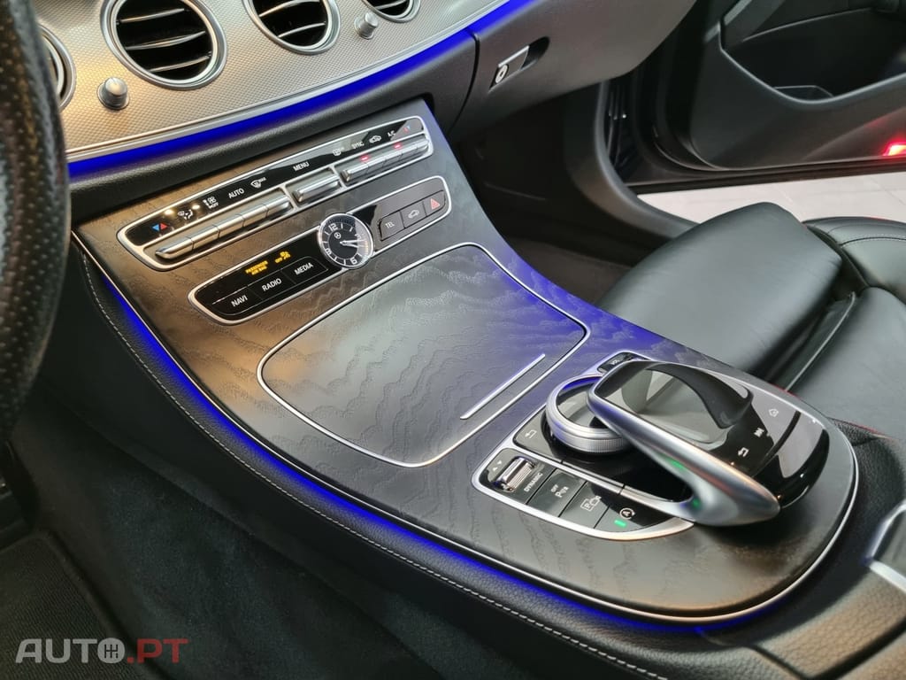 Mercedes-Benz E 220 AMG Line
