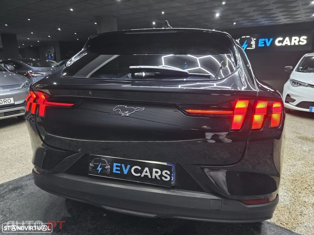 Ford Mustang Mach-E 75.7 kWh Base