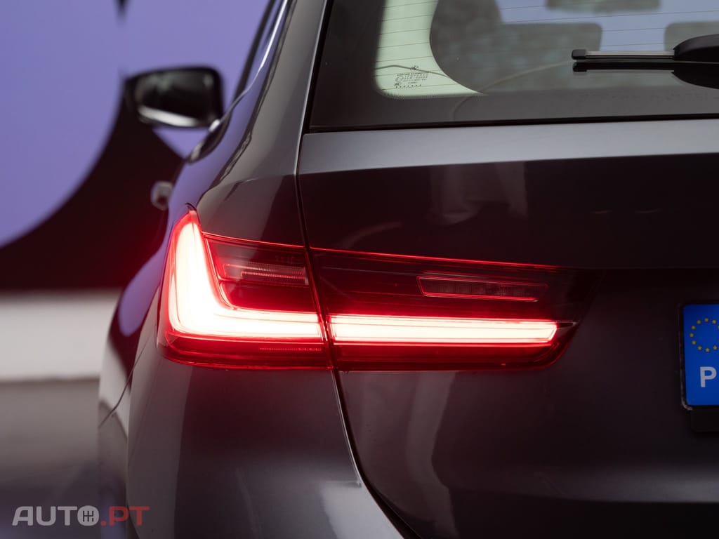 BMW 330 e Line Luxury Auto