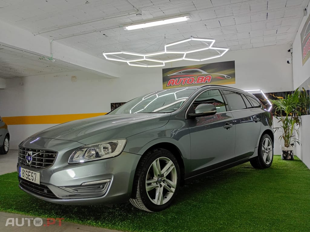 Volvo V60 2.0 D2 R-Design Momentum