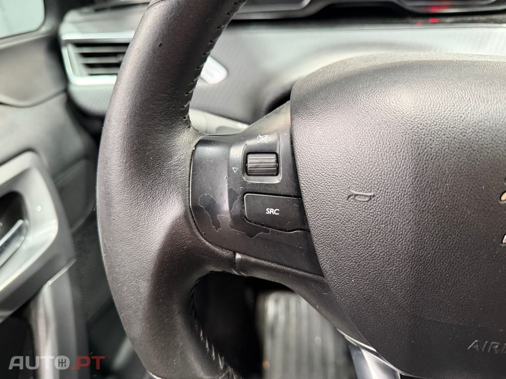 Peugeot 2008 1.2 e-VTi Style