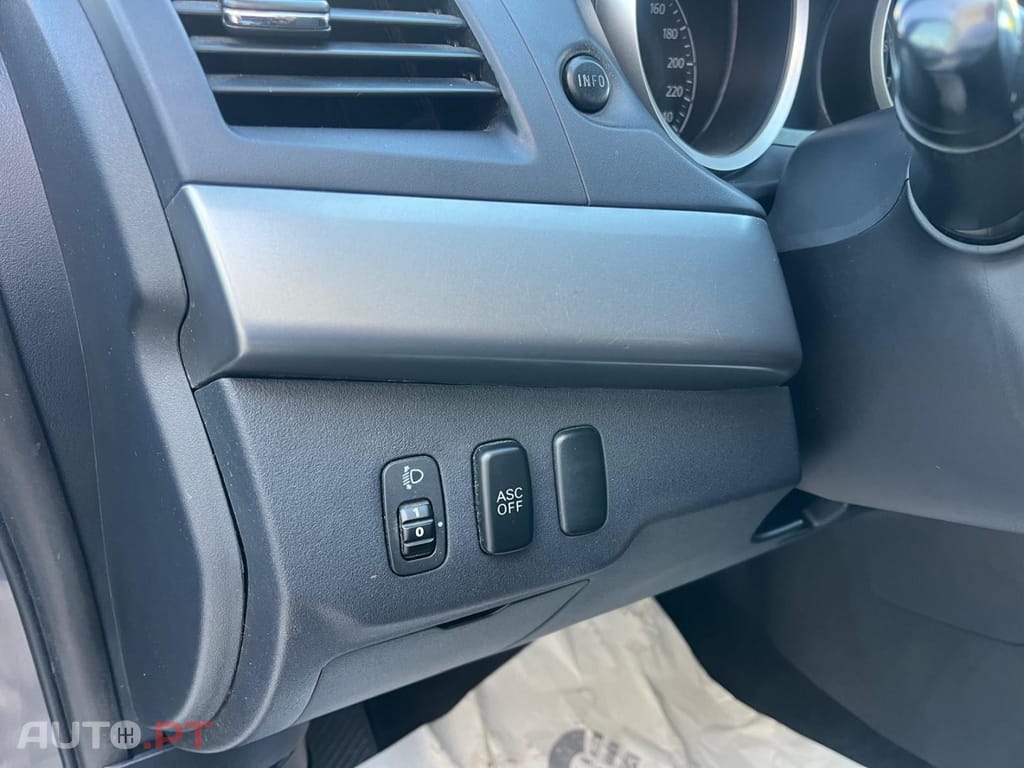 Mitsubishi Lancer 1.5 Invite — fotografia 13