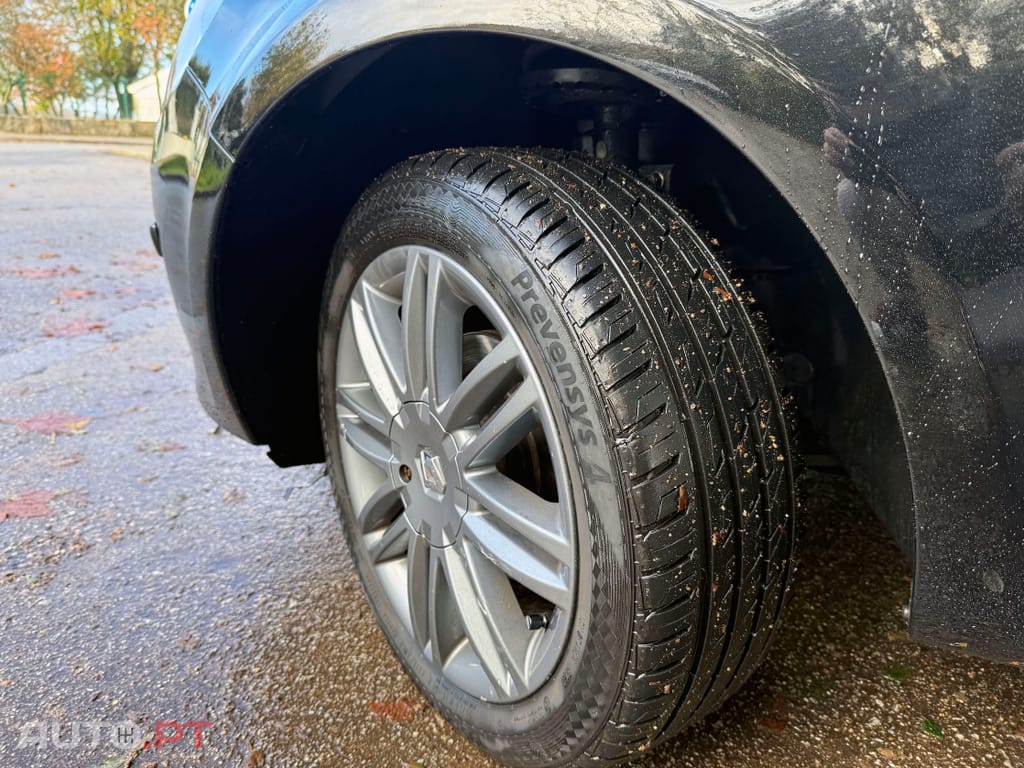 Renault Clio 1.6 INITIALE Automático 80mikm