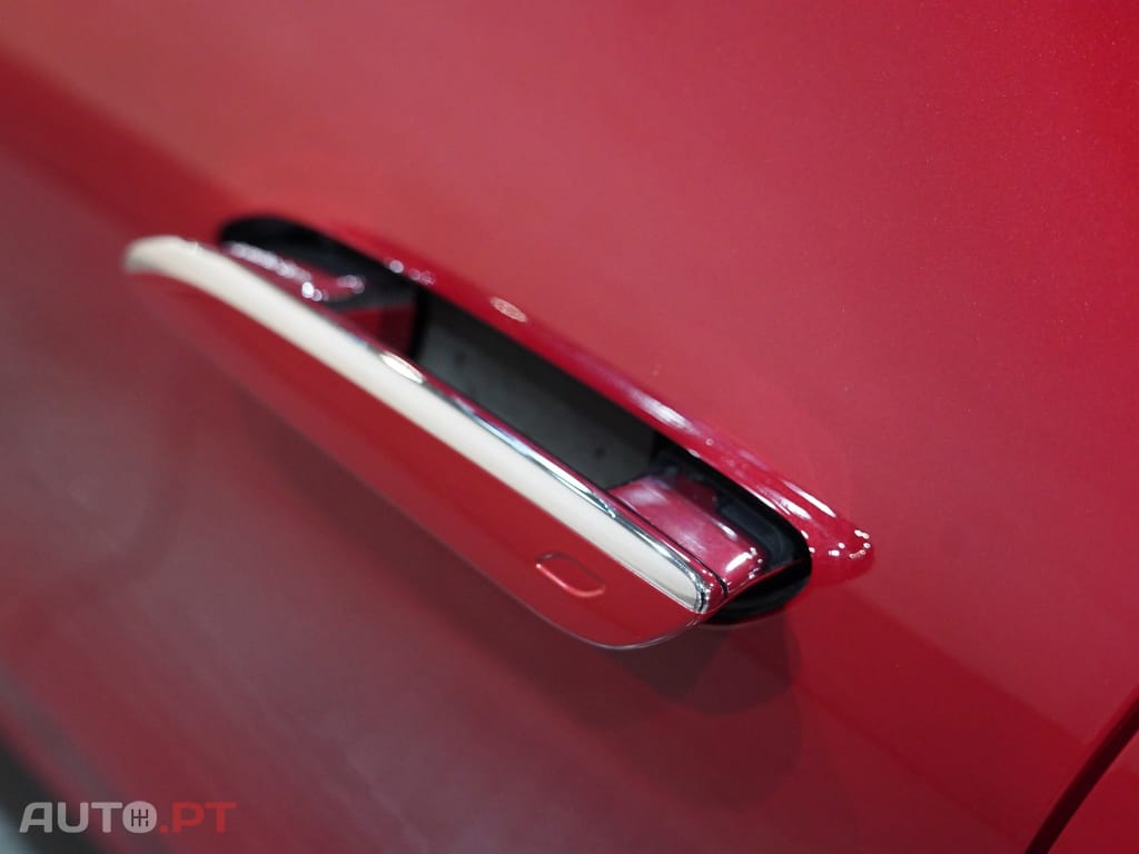 Mercedes-Benz CLA 250 com tecnologia EQ