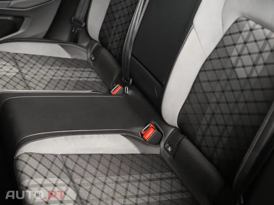 Volkswagen Golf 1.5 eTSI R-Line DSG