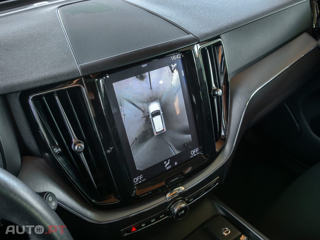 Volvo XC60 2.0 T8 PHEV Momentum Plus AWD