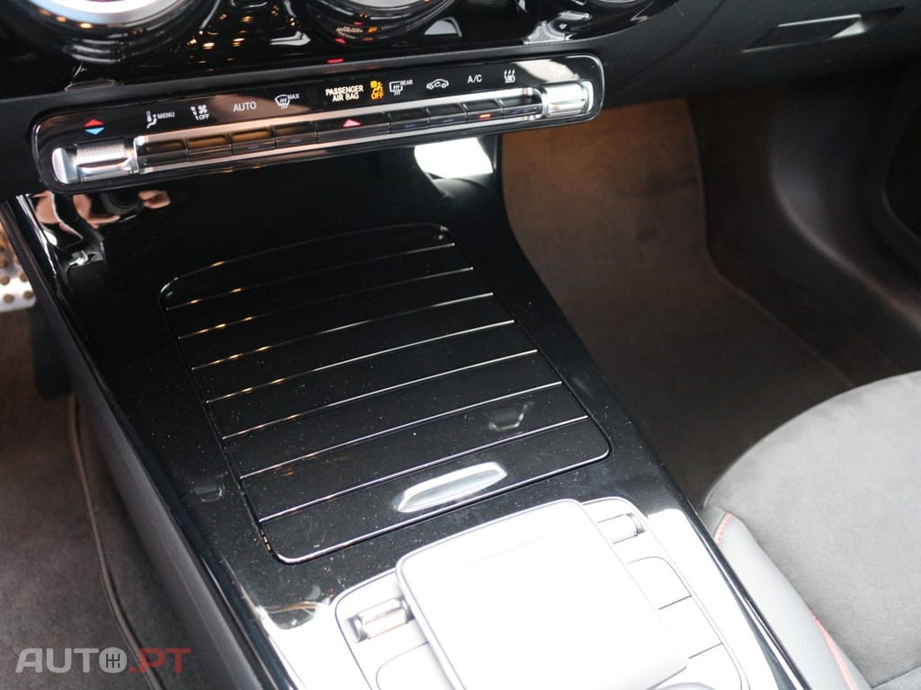 Mercedes-Benz A 250 e AMG Line