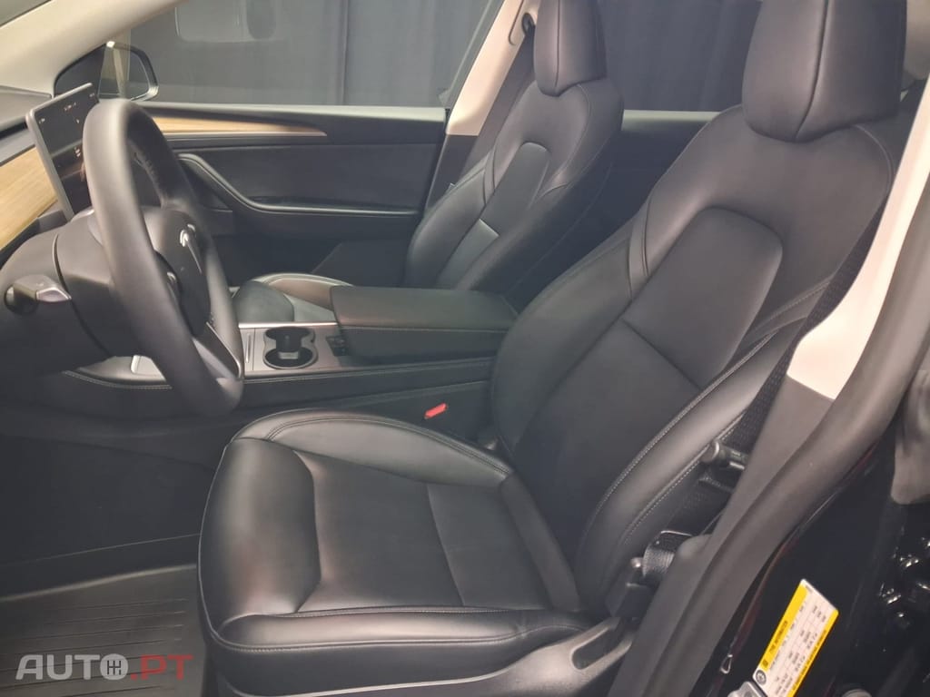 Tesla Model Y Long-Range RWD