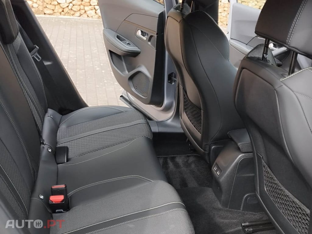Peugeot E-2008 54 kWh GT