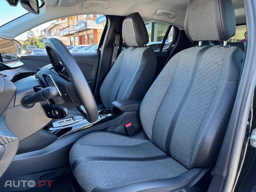 Peugeot 208 1.2 Hybrid Allure e-DCS6