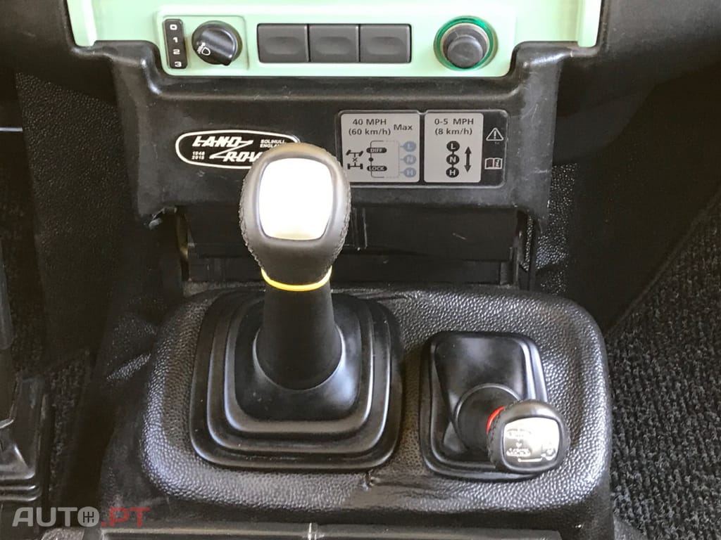 Land Rover Defender TD4 PUMA HERITAGE