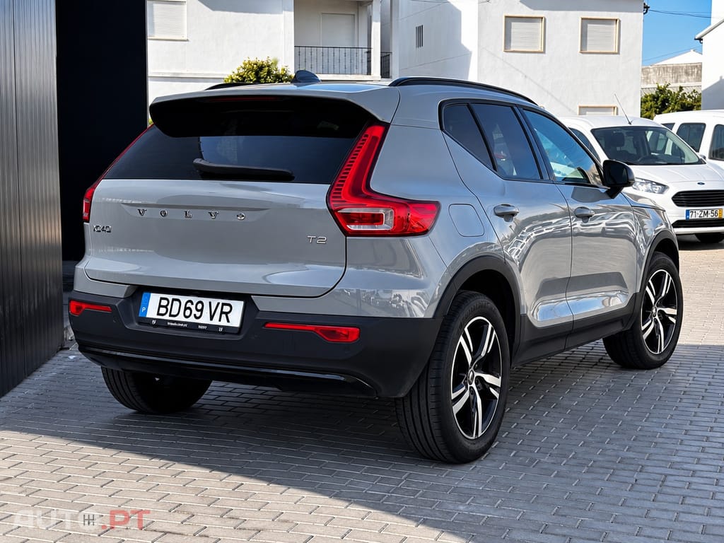 Volvo XC40 1.5 T2 Plus Dark Auto