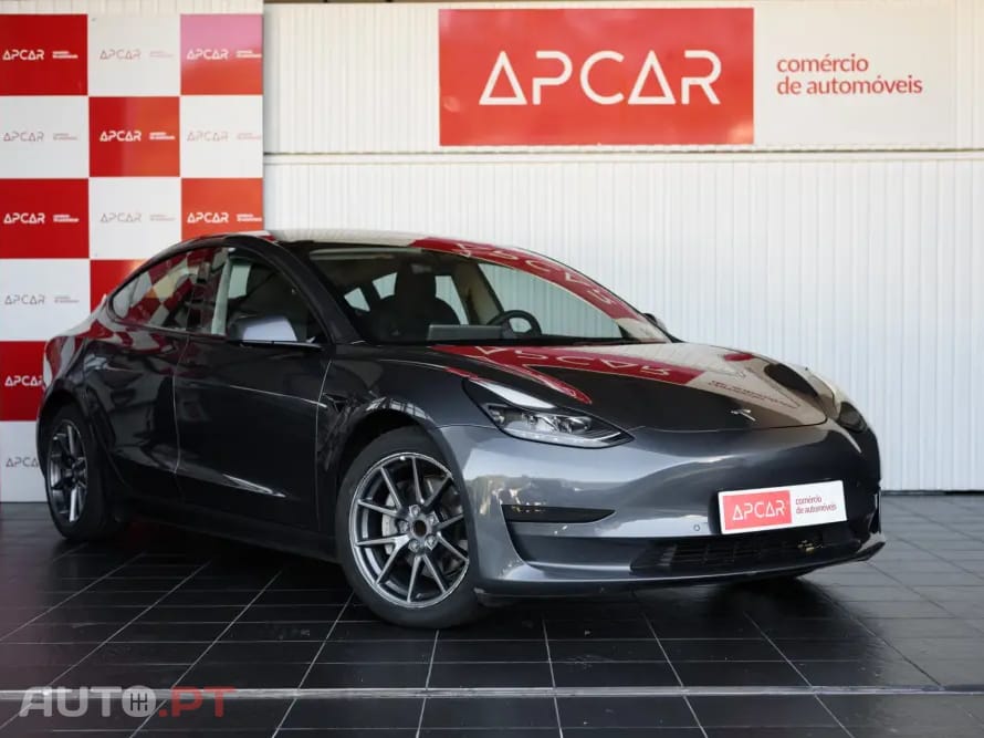 Tesla Model 3 Standard Range Plus RWD