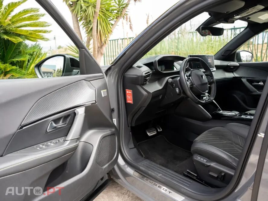 Peugeot E-2008 GT