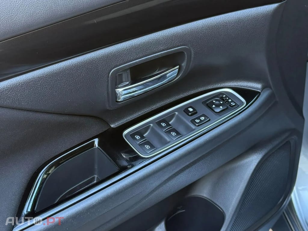 Mitsubishi Outlander 2.4L PHEV 4WD INTENSE