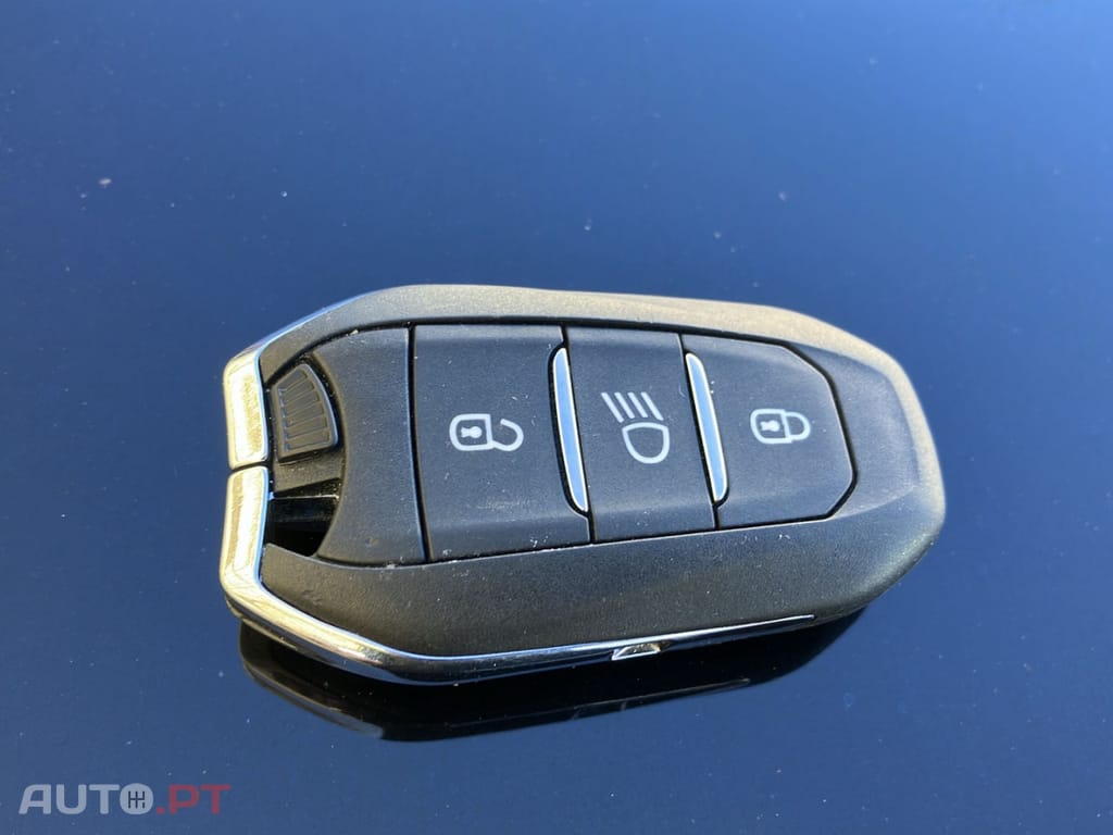 Peugeot 3008 1.6 Hybrid Allure e-EAT8