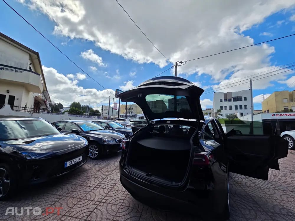 Tesla Model Y RWD