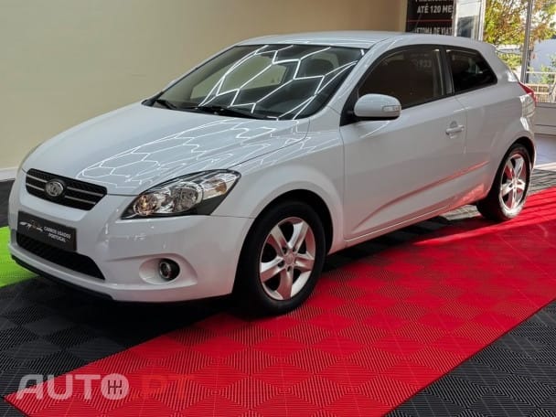 Kia Ceed S Coupé 1.4 CVVT EX ISG — fotografia 9