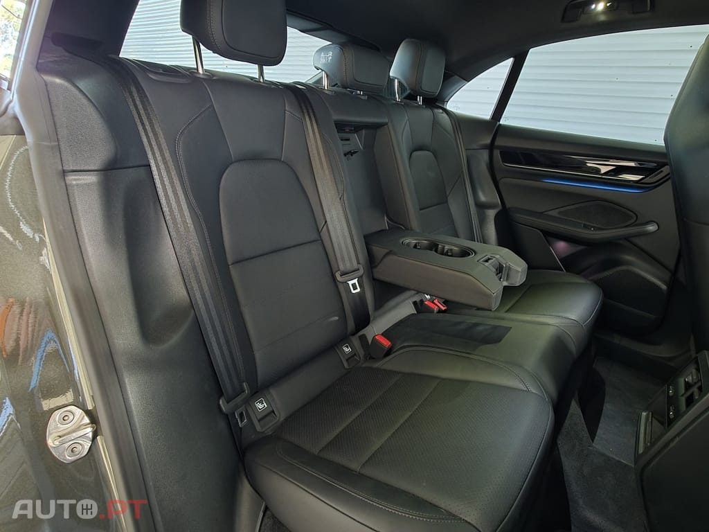 Porsche Macan Electric 4