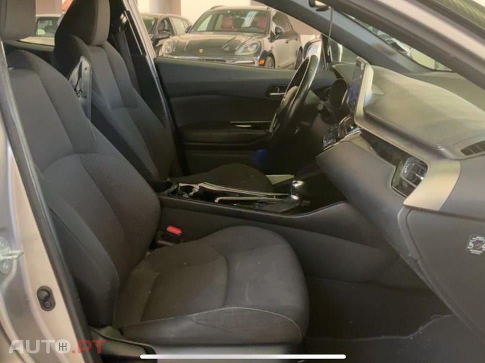 Toyota C-HR 2.0 Hybrid Graphic