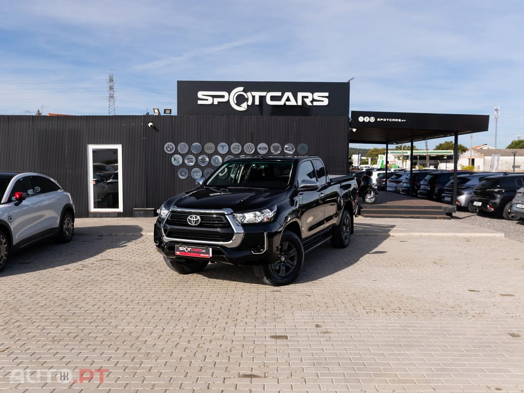 Toyota Hilux 2.4 D-4D 4WD CD Tracker S CA