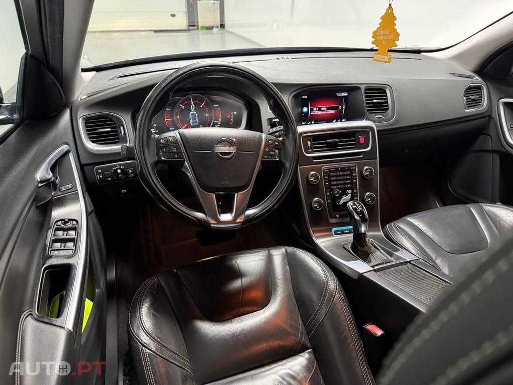 Volvo V60 D6 Plug-In-Hybrid AWD Geartronic Summum