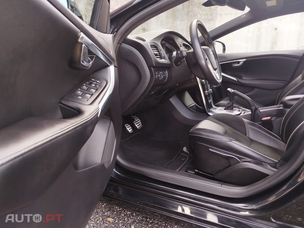 Volvo V40 2.0 D4 R-Design